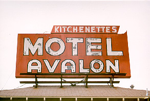 motelday.JPG (40184 bytes)